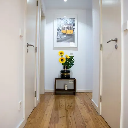 Fala-so 16 - 4 Bed Elegance In Historic District ליסבון